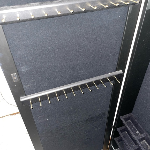 Wall hanging mirror with jewelry space inside! - Picture 4 of 7